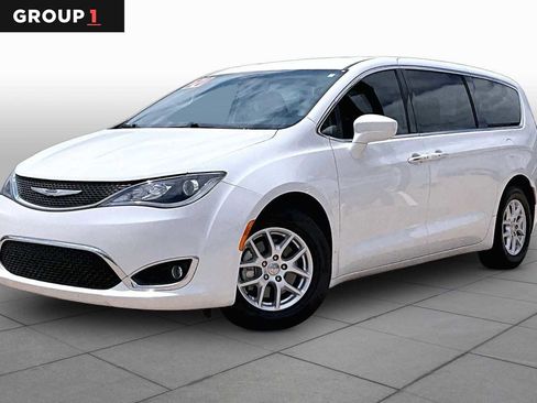 Used 2020 Chrysler Pacifica Touring FWD image 1