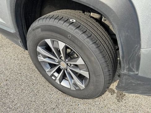 Used 2025 Chevrolet Equinox LT AWD/4WD image 9