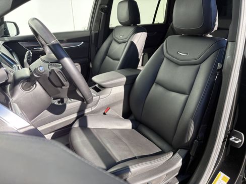 Used 2023 Cadillac XT6 Luxury image 12