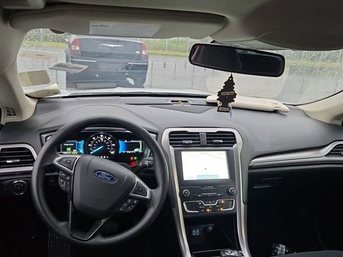 Used 2020 Ford Fusion SE FWD image 9