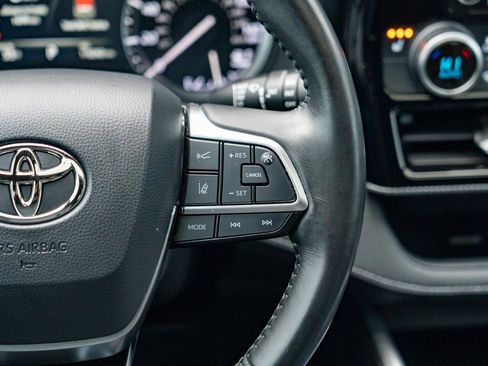 Used 2021 Toyota Highlander XSE AWD/4WD image 23