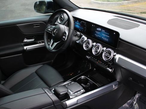 Used 2022 Mercedes-Benz EQB 300 4MATIC image 38