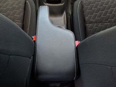 Used 2022 Nissan Kicks S image 29