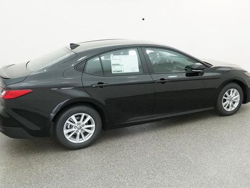 Used 2025 Toyota Camry LE image 24