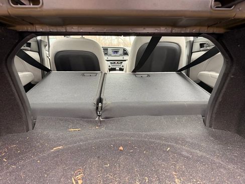 Used 2018 Hyundai Elantra SE FWD image 29