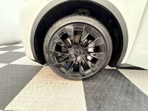 Used 2020 Tesla Model Y Long Range image 11