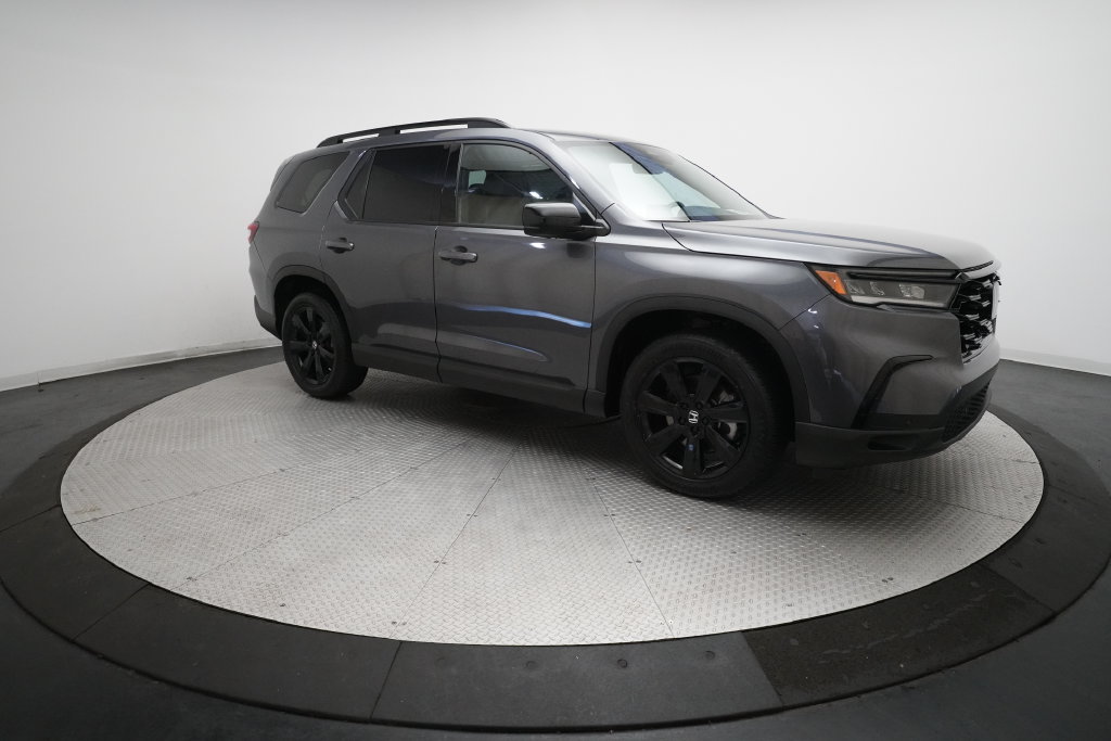 Used 2025 Honda Pilot Black Edition image 38