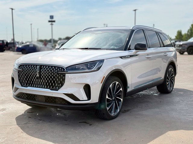Used 2025 Lincoln Aviator Reserve w/ Equipment Group 201A AWD/4WD image 4