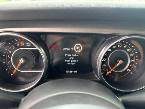 Used 2018 Jeep Wrangler Unlimited Sahara AWD/4WD image 16