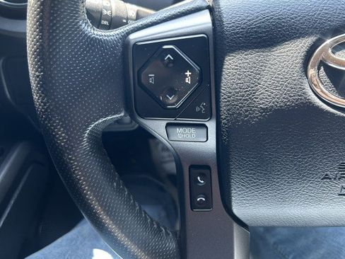 Used 2018 Toyota Tacoma TRD Off-Road w/ Technology Package AWD/4WD image 5