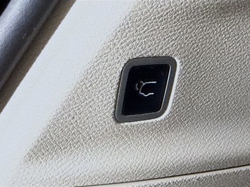 Used 2022 Chrysler Pacifica Limited FWD image 33