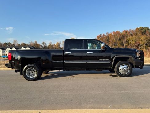 Used 2015 GMC Sierra 3500 Denali w/ Duramax Plus Package image 4