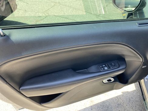 Used 2018 Dodge Challenger SXT w/ Blacktop Package image 9