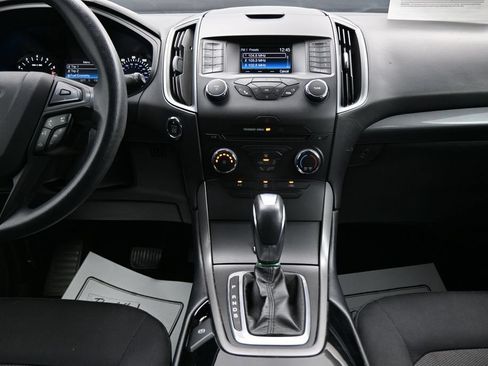 Used 2018 Ford Edge SE w/ Cargo Accessory Package AWD/4WD image 17