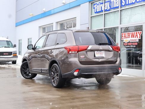 Used 2018 Mitsubishi Outlander ES image 38