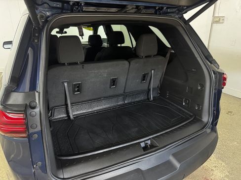 Used 2023 Chevrolet Traverse LT AWD/4WD image 56