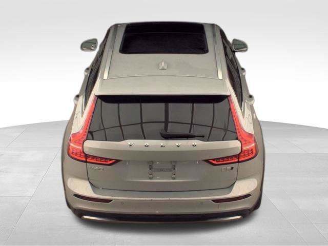 Used 2025 Volvo V60 B5 Cross Country Plus AWD/4WD image 3