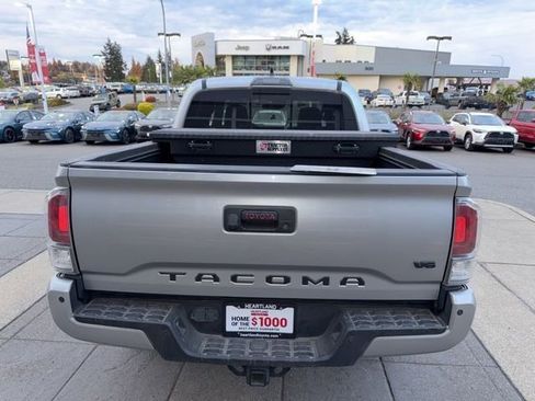 Used 2023 Toyota Tacoma TRD Off-Road w/ Advanced Technology Package AWD/4WD image 2