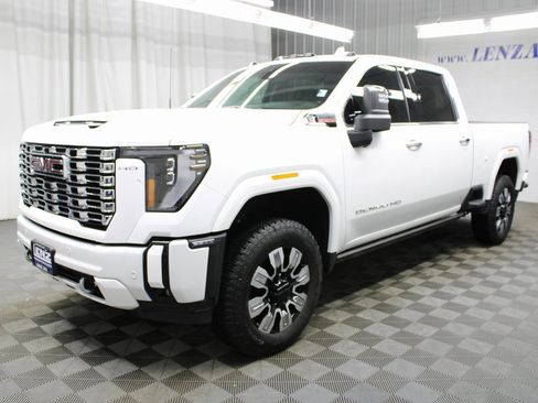 Used 2025 GMC Sierra 2500 Denali image 6