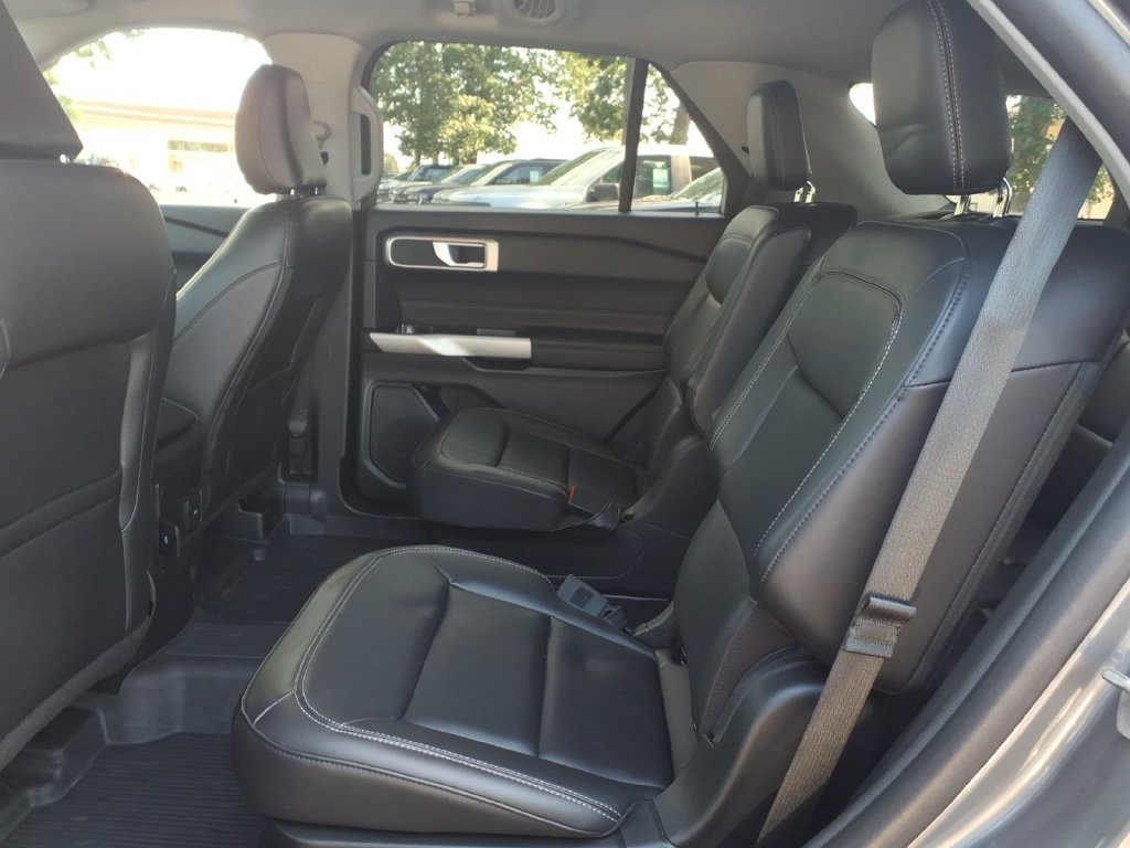 Used 2023 Ford Explorer XLT w/ Equipment Group 202A AWD/4WD image 15
