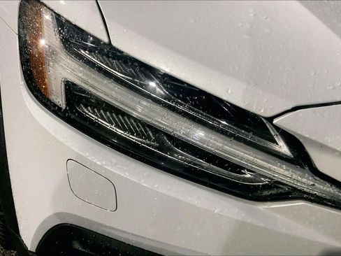 Used 2022 Volvo V60 T5 Cross Country image 27