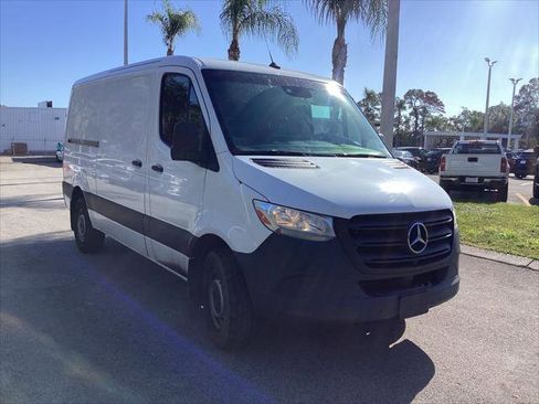 Used 2022 Mercedes-Benz Sprinter 1500 image 9