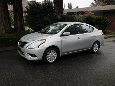 Used 2015 Nissan Versa SV image 1