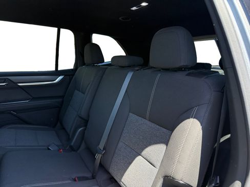 Used 2025 GMC Acadia Elevation FWD image 16