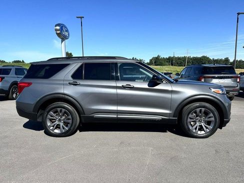 Used 2024 Ford Explorer XLT w/ Equipment Group 202A AWD/4WD image 2