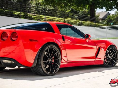 Used 2013 Chevrolet Corvette Z06 w/ 3LZ Preferred Equipment Group RWD image 39