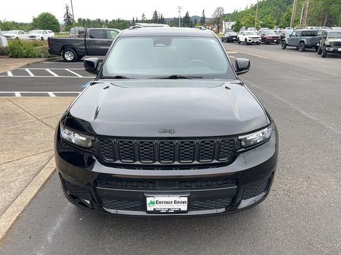 Used 2023 Jeep Grand Cherokee L Laredo AWD/4WD image 5