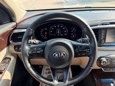 Used 2018 Kia Sorento EX AWD/4WD image 19