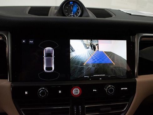 New 2025 Porsche Macan image 31