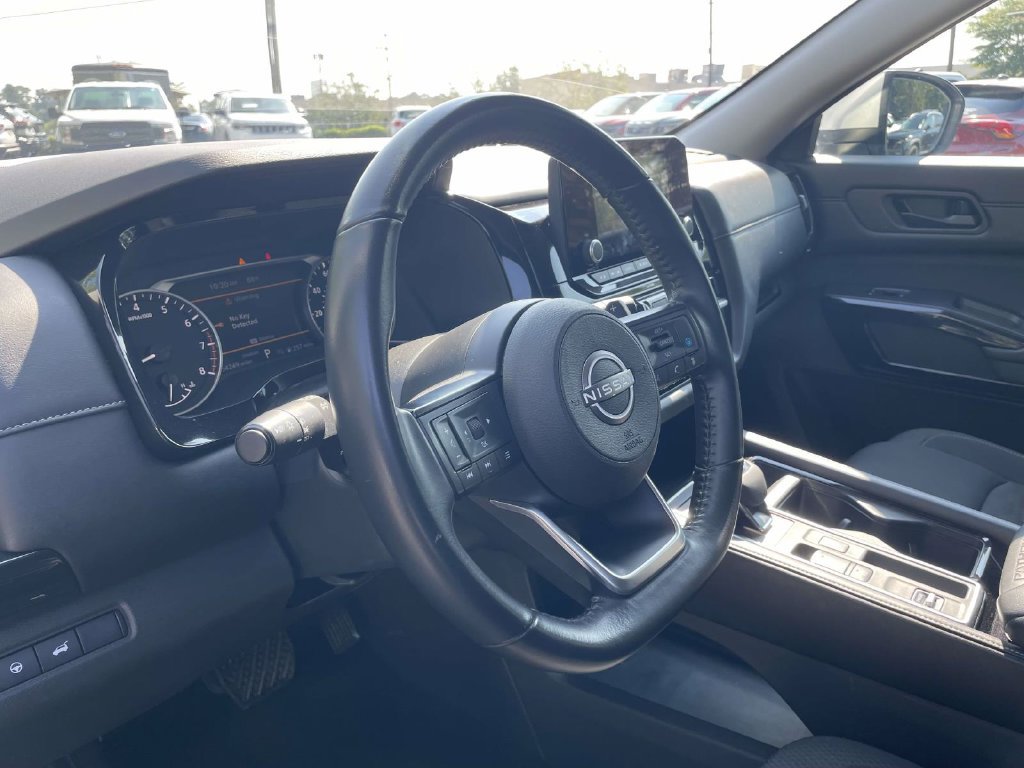 Used 2025 Nissan Pathfinder SV FWD image 18