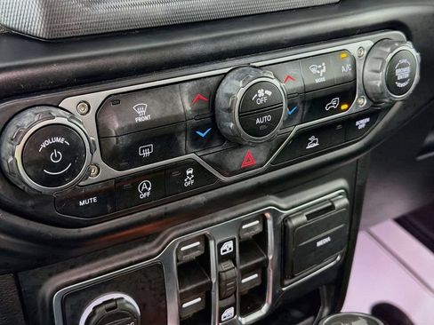 Used 2021 Jeep Wrangler Unlimited Sahara AWD/4WD image 15