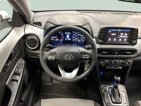 Used 2021 Hyundai Kona SE FWD image 13
