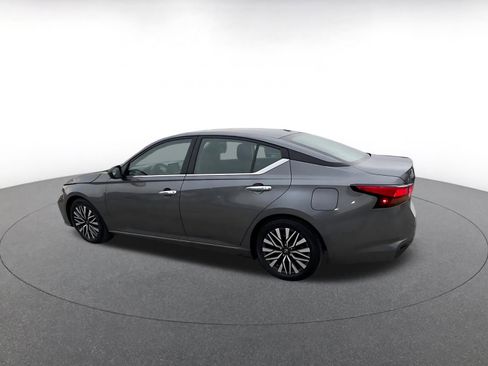 Used 2025 Nissan Altima 2.5 SV image 10