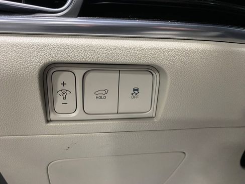 Used 2025 Kia Sorento SX image 19