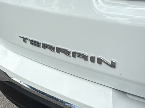 Used 2024 GMC Terrain SLT image 7