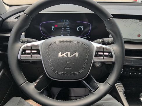 Used 2025 Kia Telluride S FWD image 17