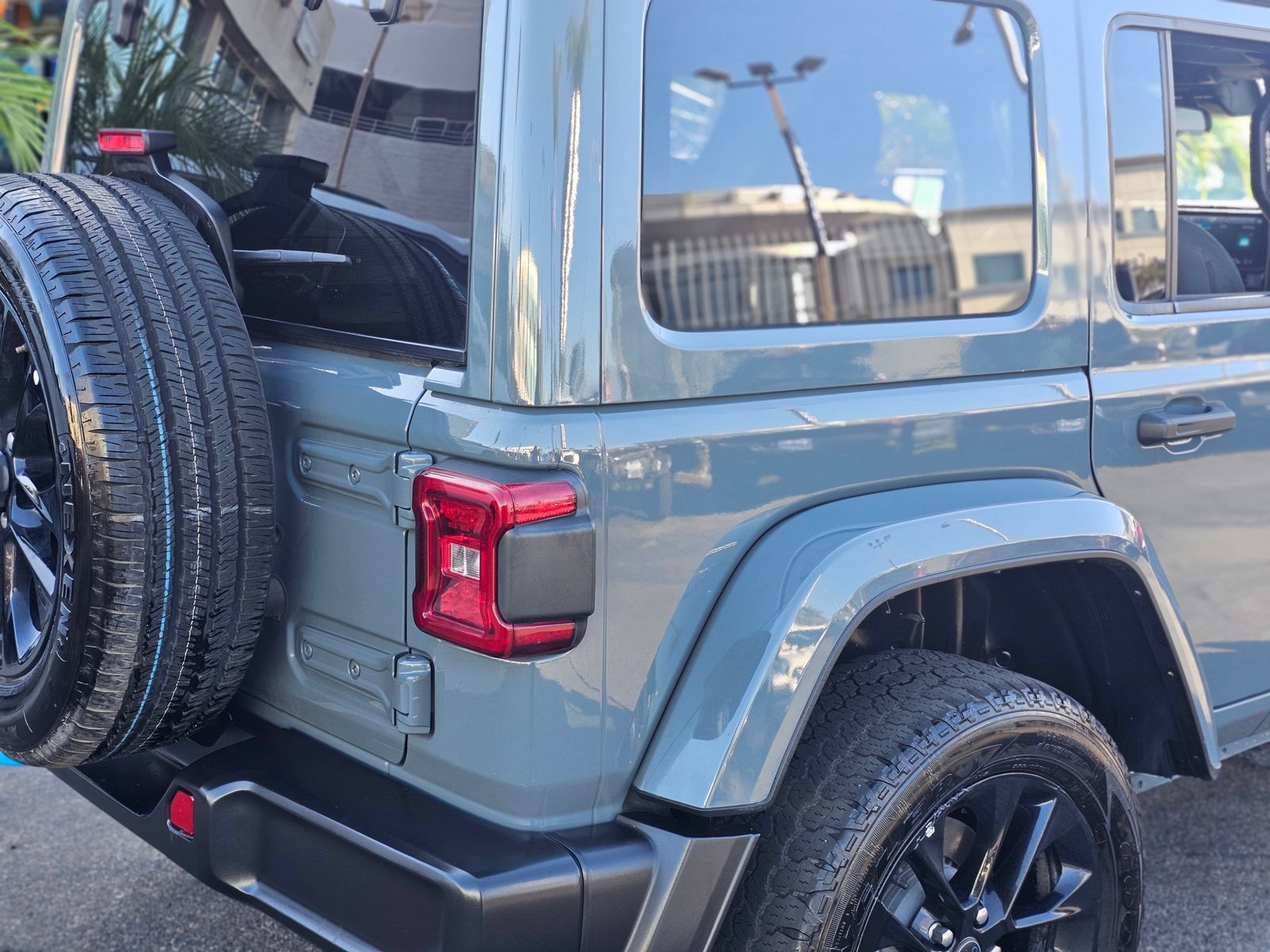 Used 2024 Jeep Wrangler Unlimited Sahara AWD/4WD image 13