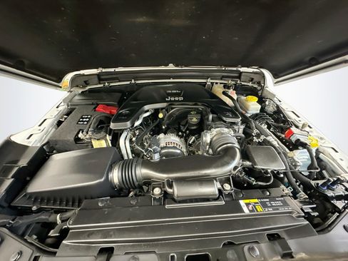 Used 2018 Jeep Wrangler Unlimited Sahara w/ LED Lighting Group AWD/4WD image 33