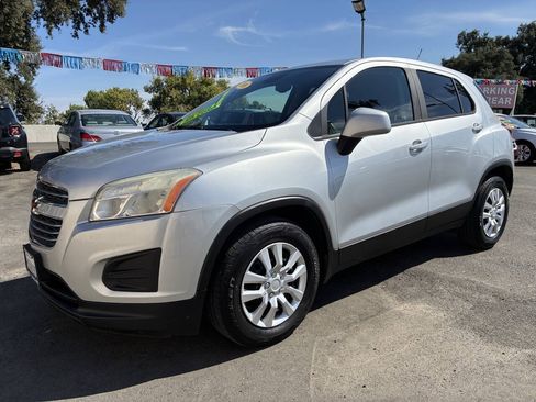 Used 2016 Chevrolet Trax LS FWD image 1