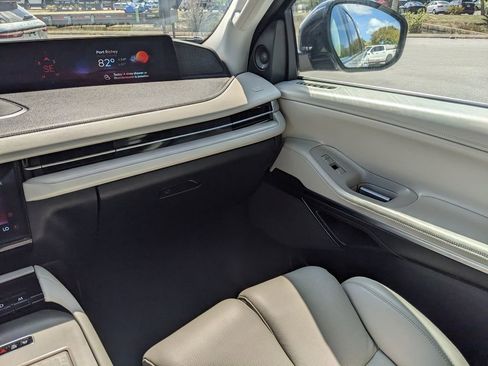 Used 2025 Lincoln Navigator L Reserve image 18