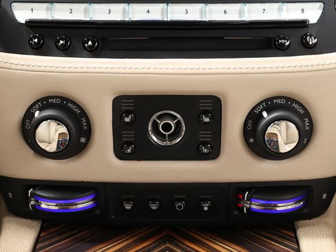 Used 2015 Rolls-Royce Wraith RWD image 58