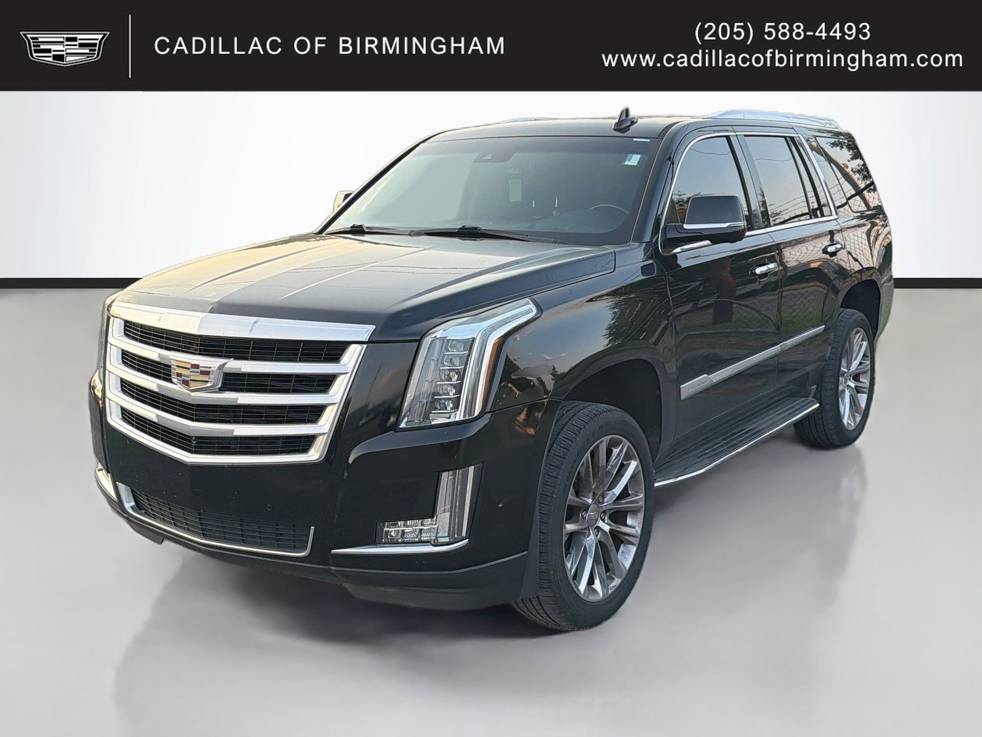 Used 2018 Cadillac Escalade Luxury RWD image 1