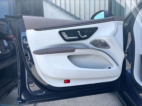 Used 2023 Mercedes-Benz EQS 580 4MATIC Sedan image 21