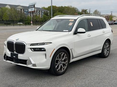 Used 2024 BMW X7 xDrive40i w/ Premium Package AWD/4WD image 3
