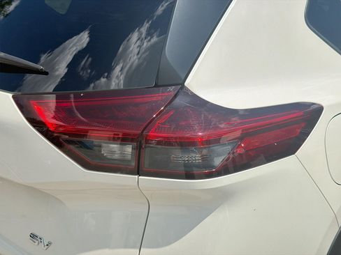 Used 2023 Nissan Rogue SV image 27