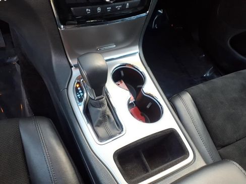 Used 2019 Jeep Grand Cherokee Altitude image 22